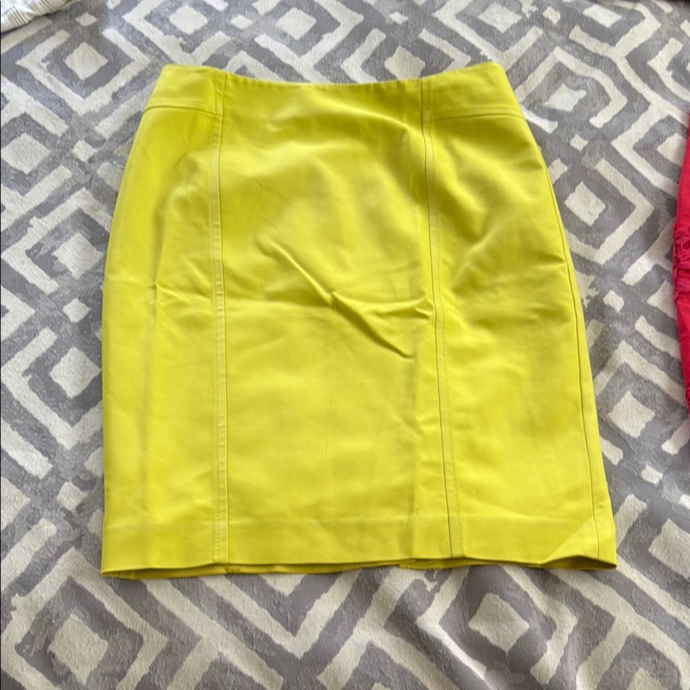 ❤️ 6 for 20 ❤️ ann taylor vibrant size 2 Yellow Knee-Length pencil skirt